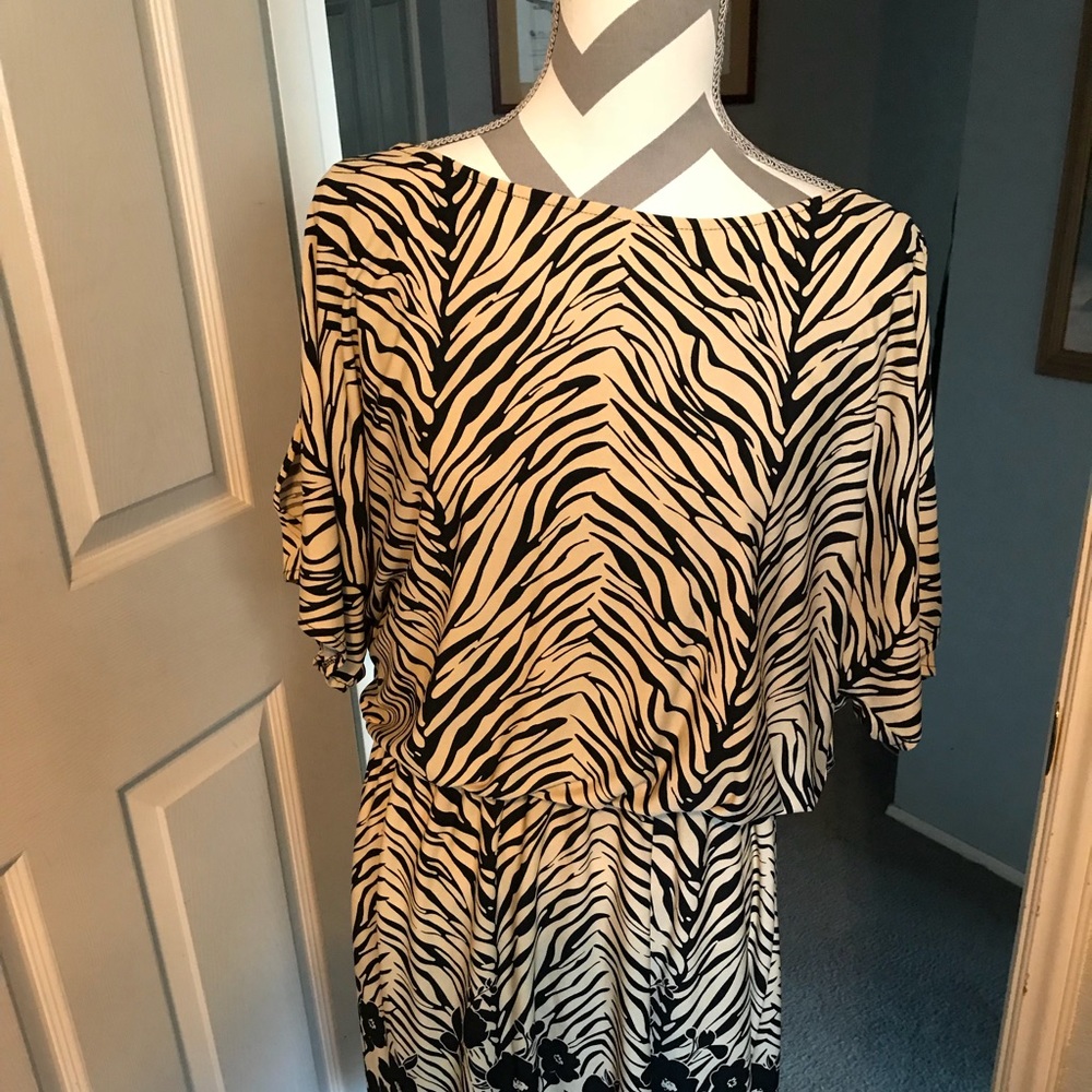 Dress - Picture 2 of 4